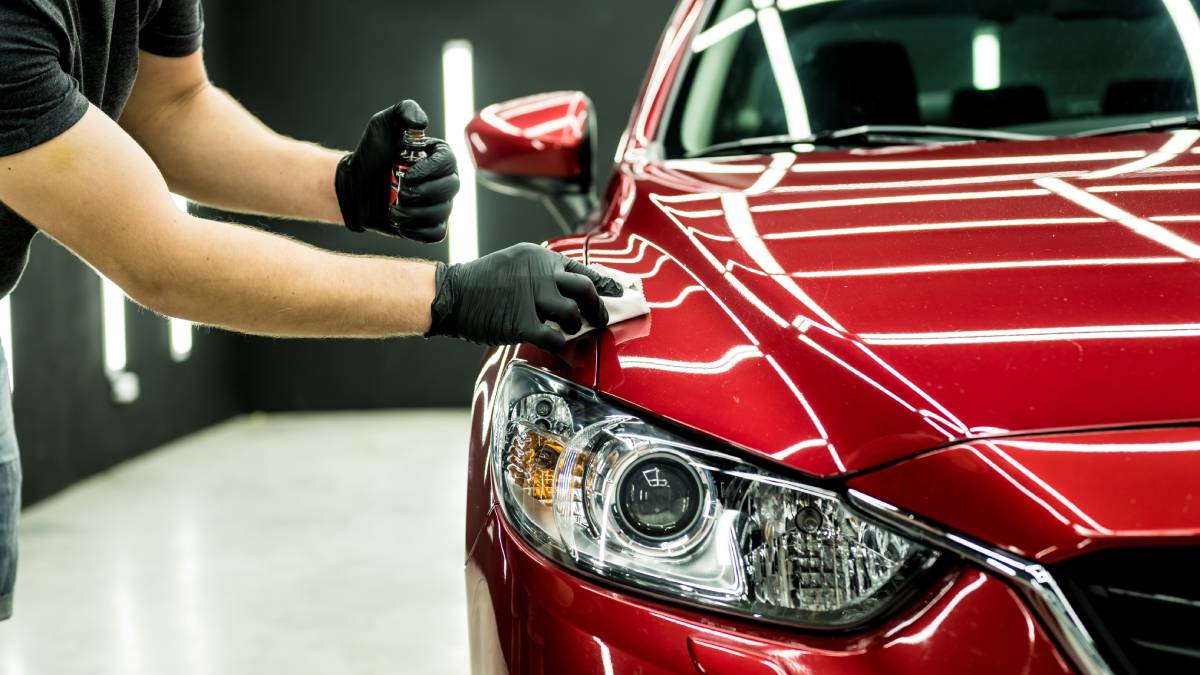 Polishing car